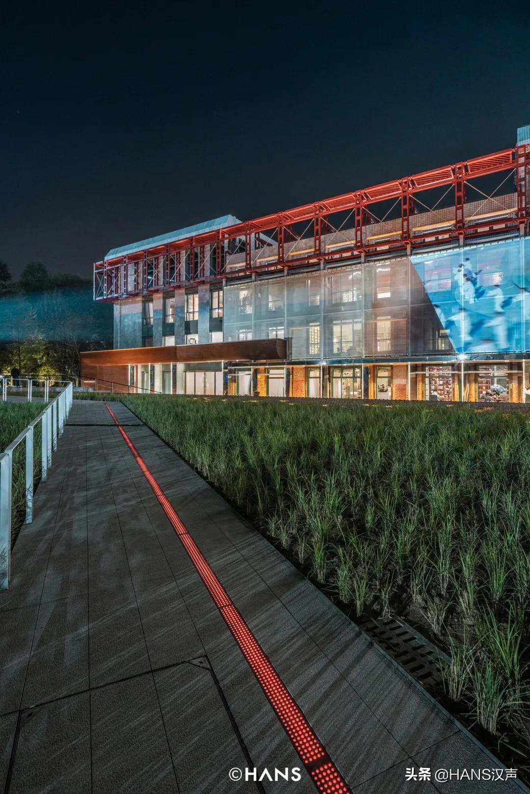 青山区红房子光影秀,青山红房子网红打卡地