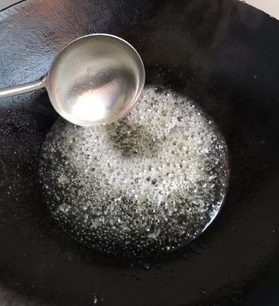 大厨教我炒糖色,自己做炒的糖色发苦