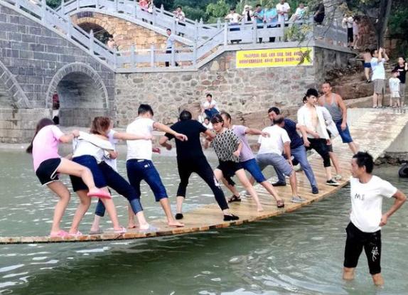 那些有趣的游乐场,小孩玩刺激的游乐项目的危害