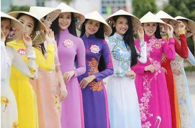 中缅边境五星红旗飘扬,越南热评中越边境