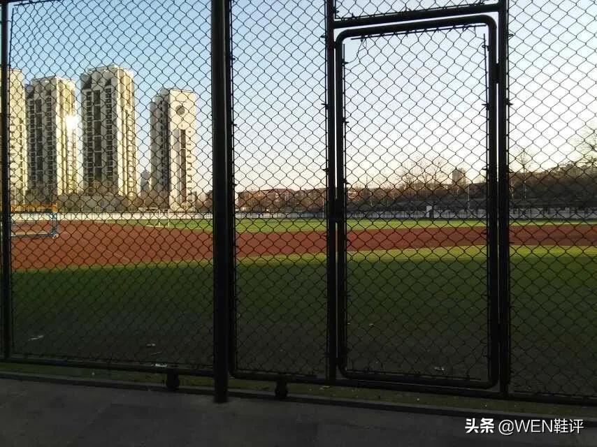 平价又好看的aj4,四百块钱的aj是真的吗