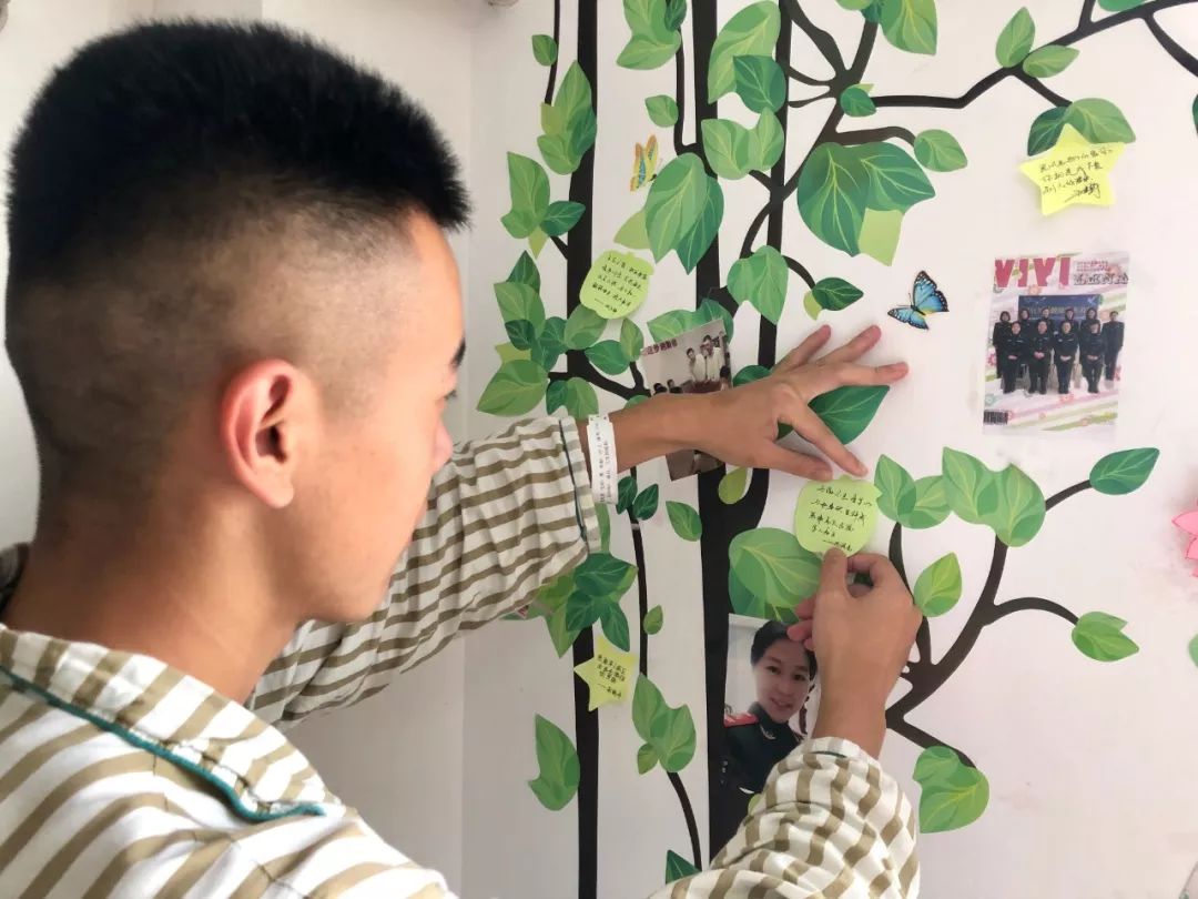 是天使更是战友，*警武**上海总队医院“军人病区”的暖心故事