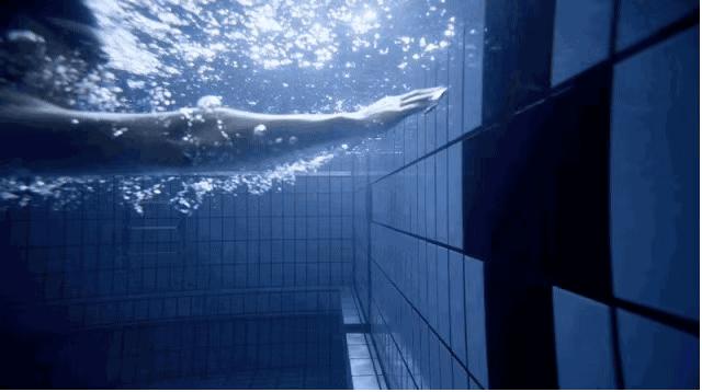 蛙泳怎样才游得又快又好,蛙泳怎样游得又标准又快