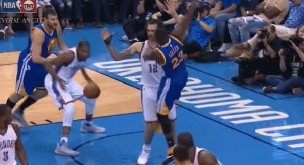 打球踢裆,打球被踢到裆部能赔偿吗