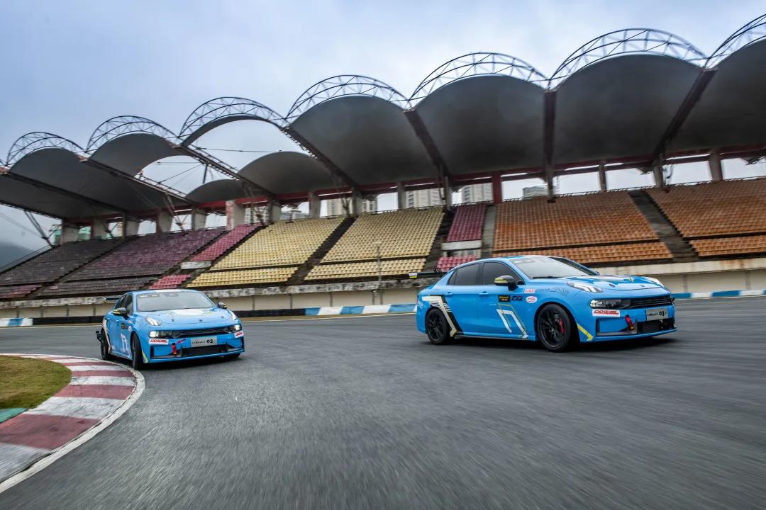 领克03过弯翻车,新款领克03推背感实测