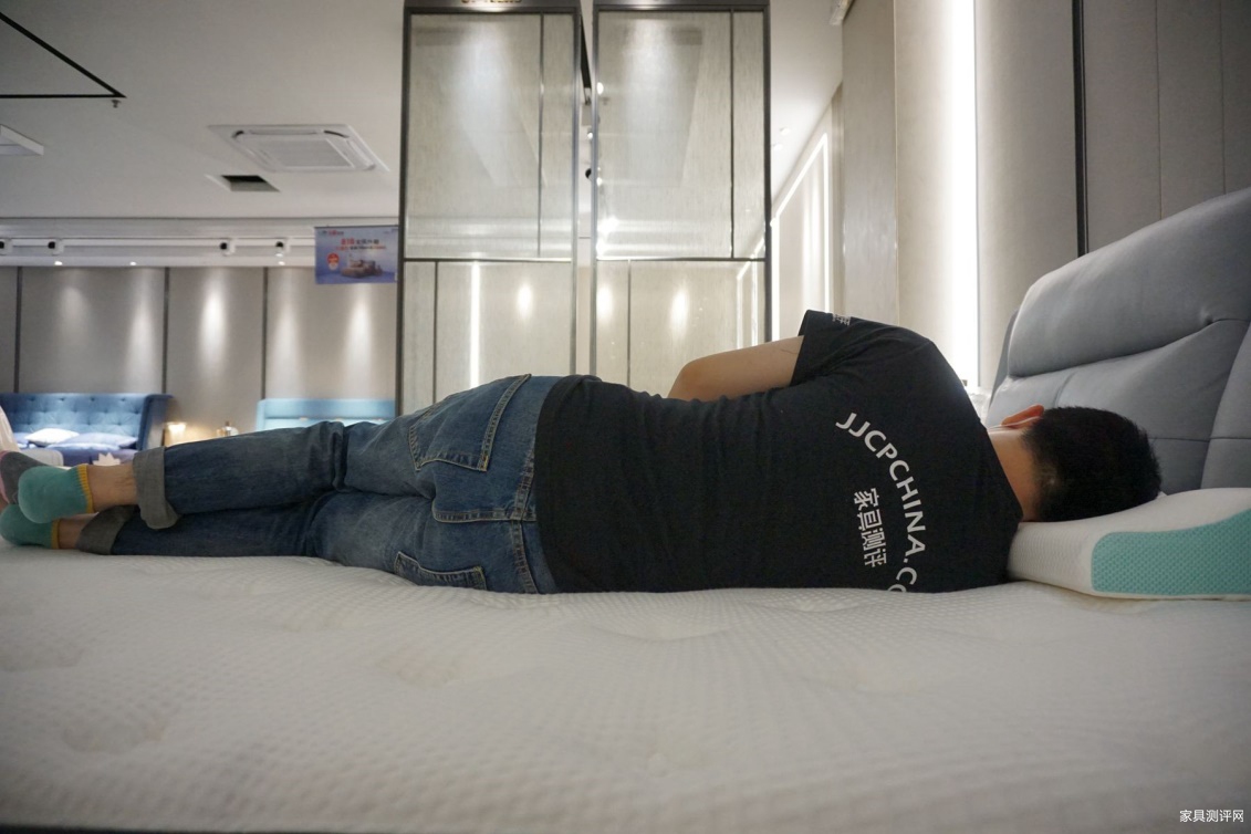 芝华仕5星的床垫靠谱吗,芝华仕5星床垫气味大