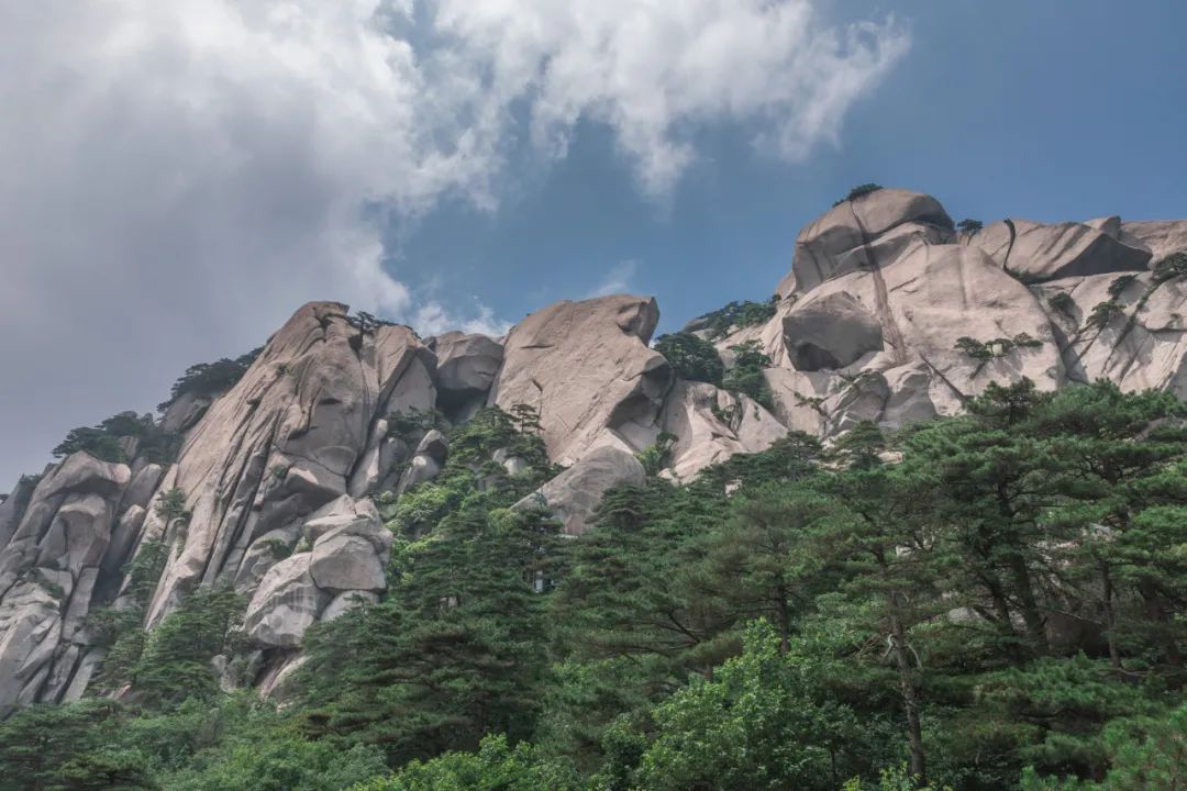 五岳中的南岳位于哪个省,九华山和天柱山哪座更值得游一游