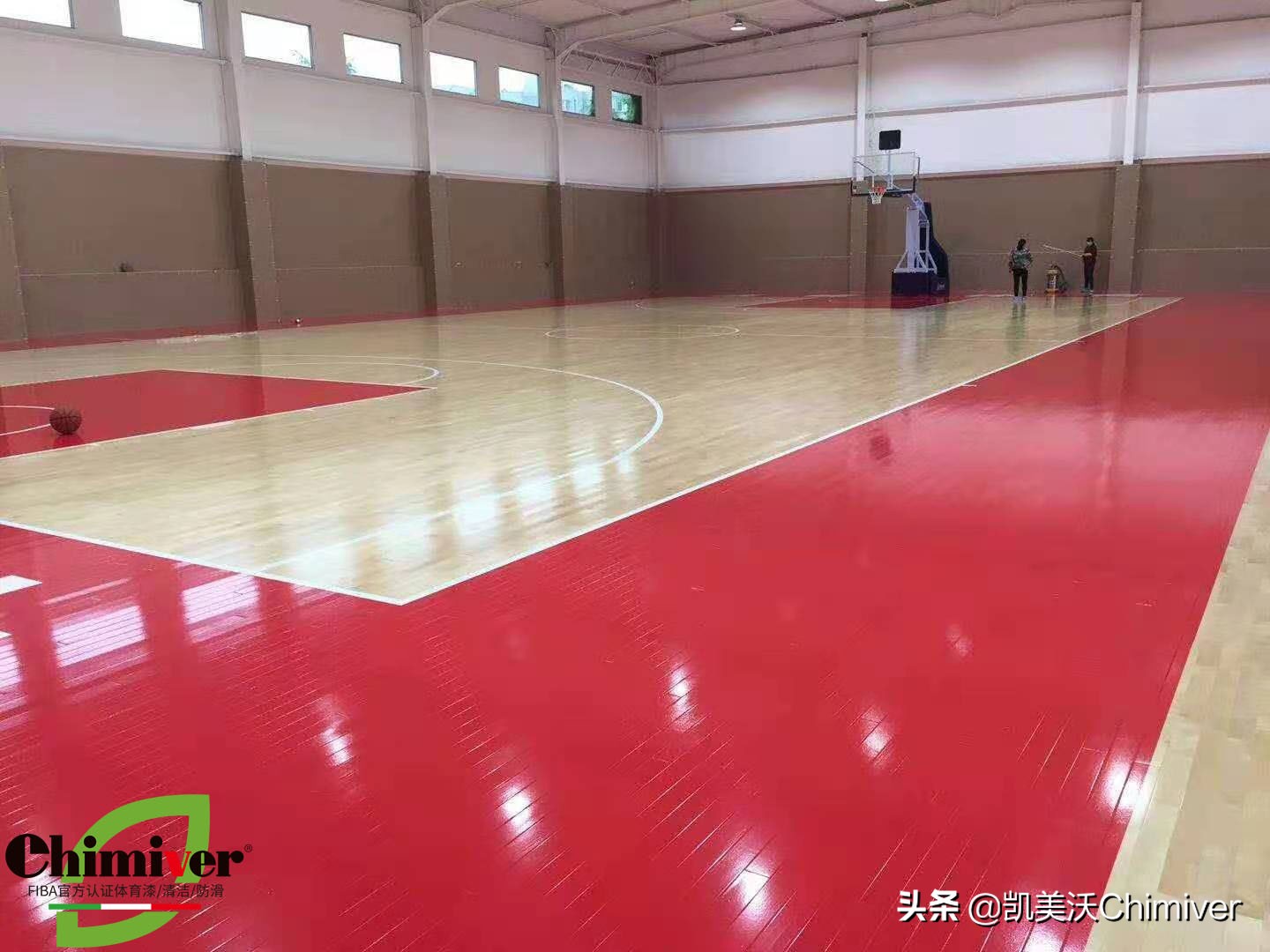 篮球木地板翻新重涂工程,篮球场木地板排水槽翻新喷漆