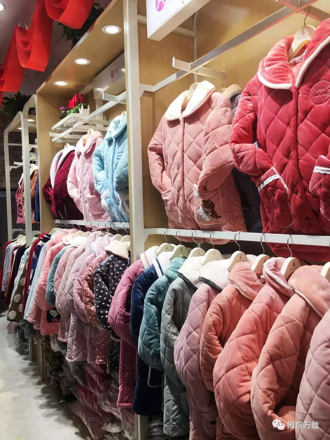 15年的老店搬迁了？万载有谁认识这位美女姐姐吗？她在这里……