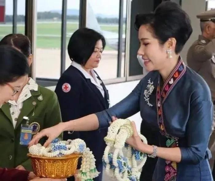 美不过西拉米，强不过苏提达，受宠的诗妃前路未卜，地位尴尬