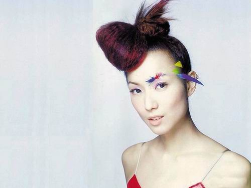 一首《八公里》诠释了她十年之路,曾被天王称其最欣赏的女艺人