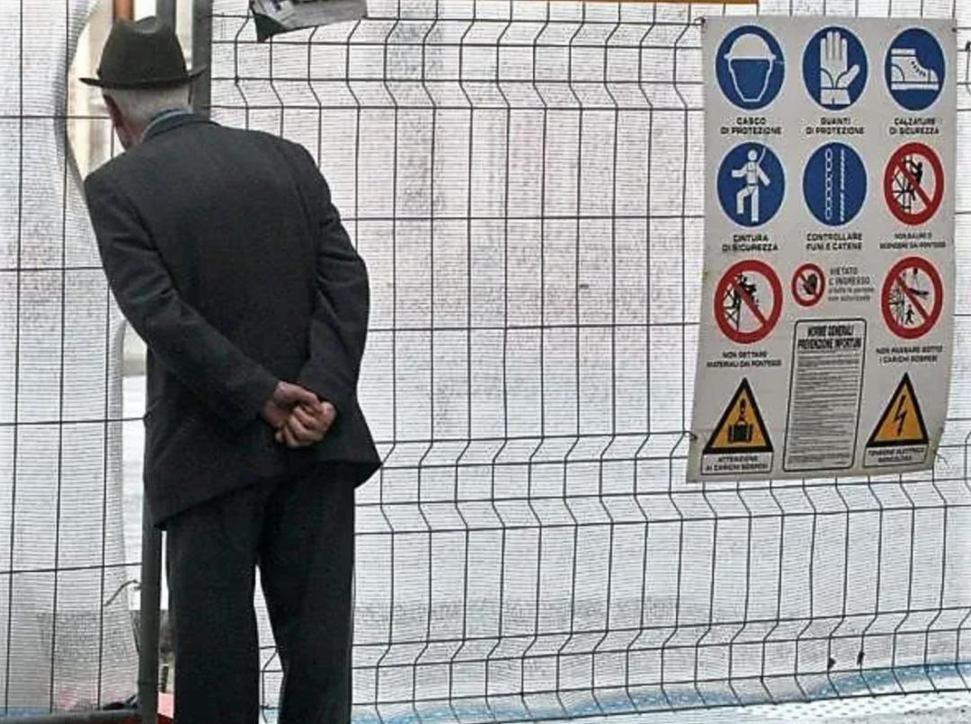 无聊的人类做着无聊的事,因为无聊大家会做出什么事情来