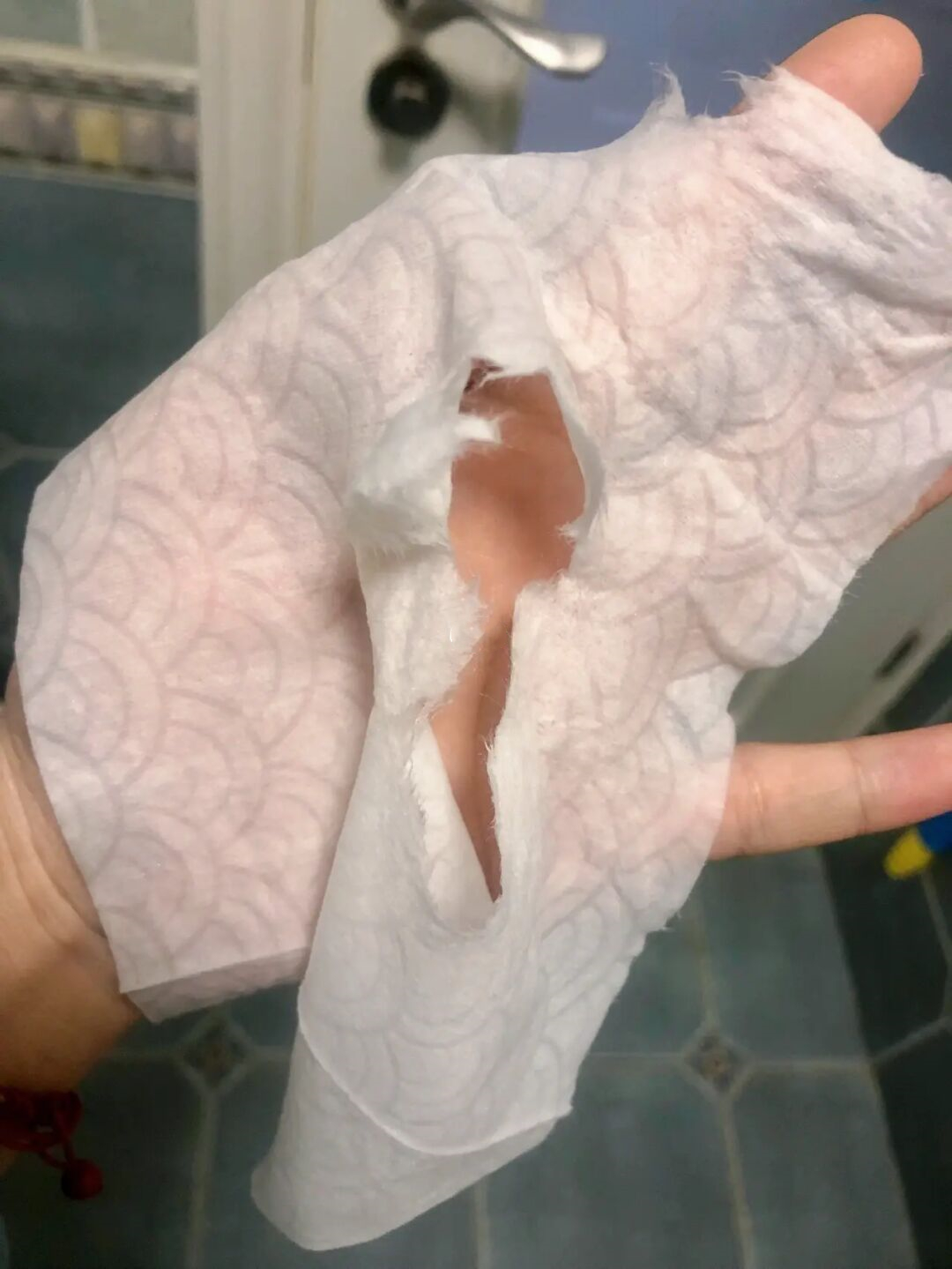 马桶可以冲走厕纸吗,厕纸可以直接丢入马桶冲掉吗