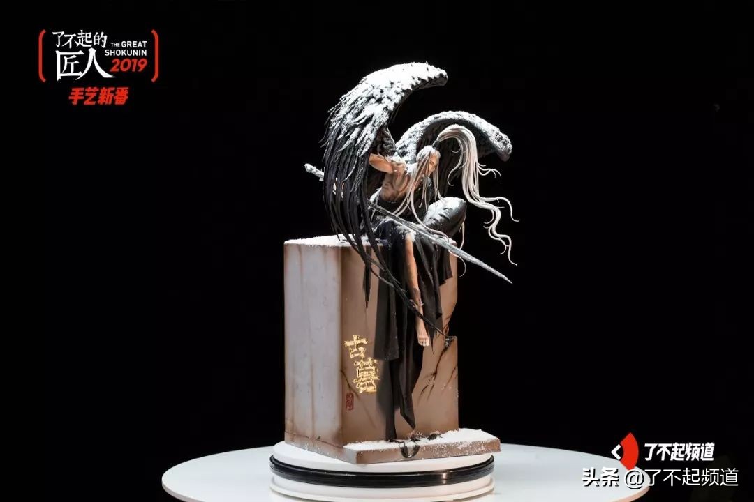 他从珠宝首饰到美容美发样样精通，只为做好一块蛋糕