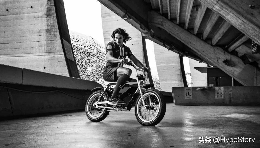 穿牛仔裤踢足球,穿牛仔裤踢球