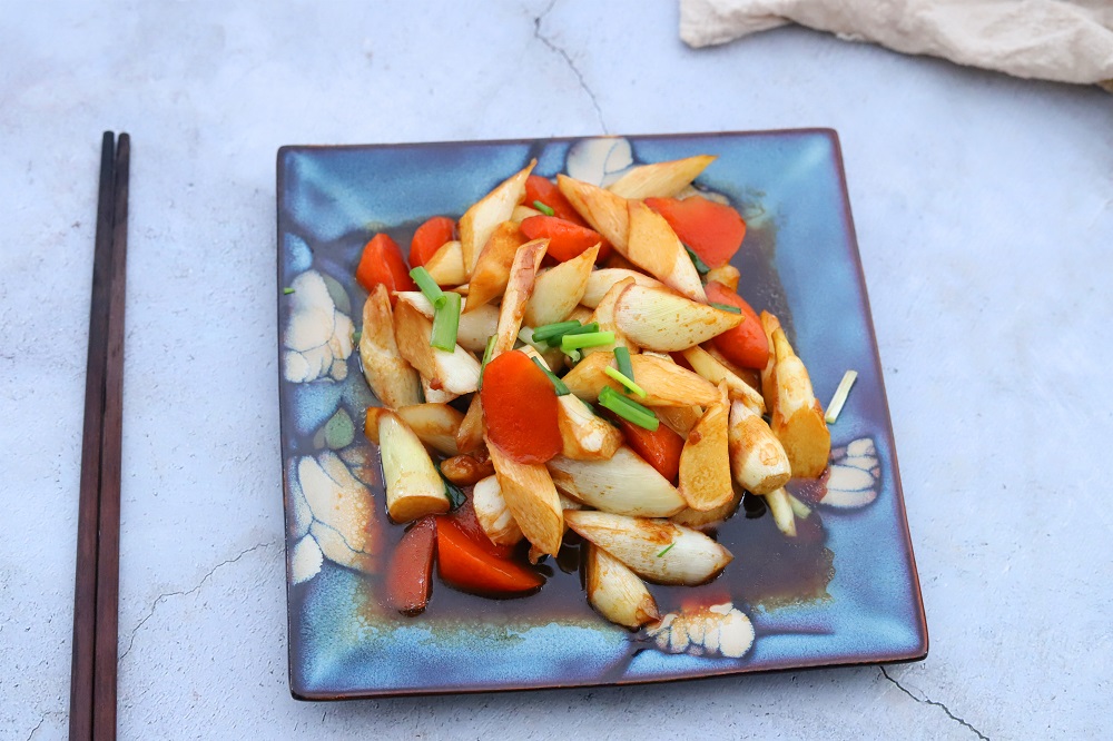 茭白里小黑点怎么吃,茭白有小黑点的家常做法