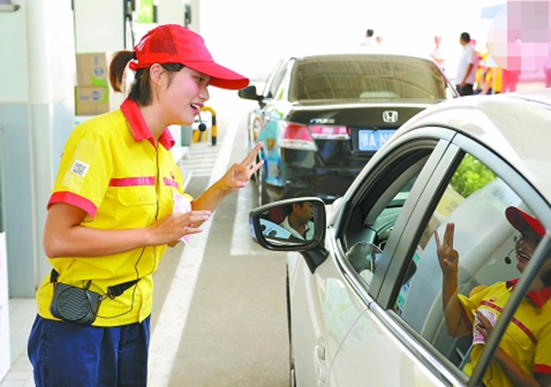 加油站员工每月工资一万多咋回事,加油站的一般员工工资是多少
