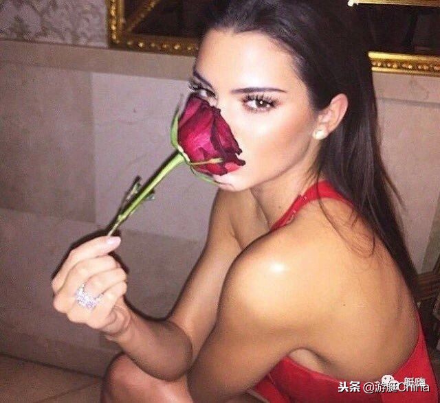 吉娘娘与刘雯一起走秀,刘雯吉娘娘同台