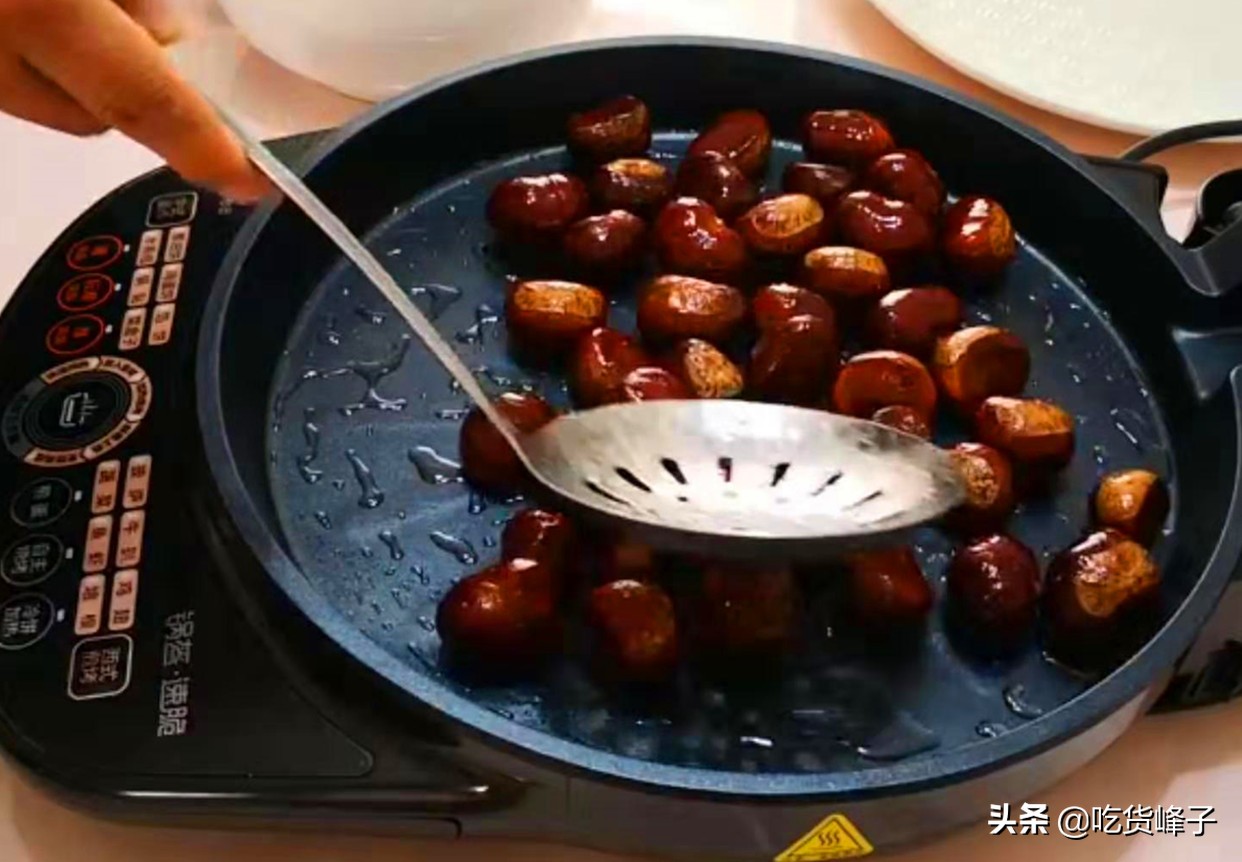 原来剥板栗这么轻松,板栗已经剥开怎么去掉里面的膜