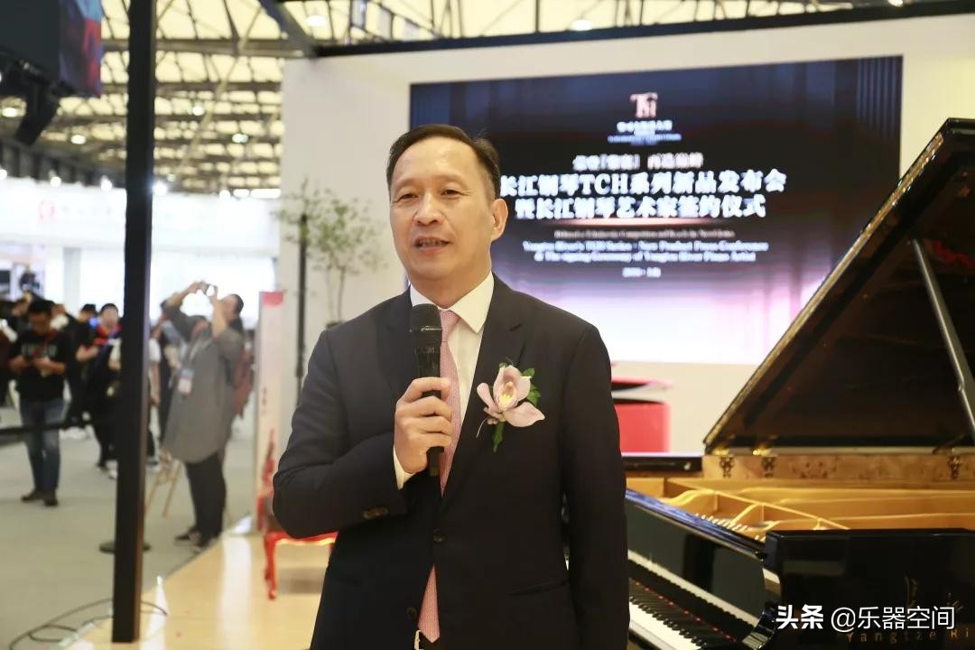 钢琴家安天旭签约长江钢琴艺术家,安天旭弹钢琴大赛