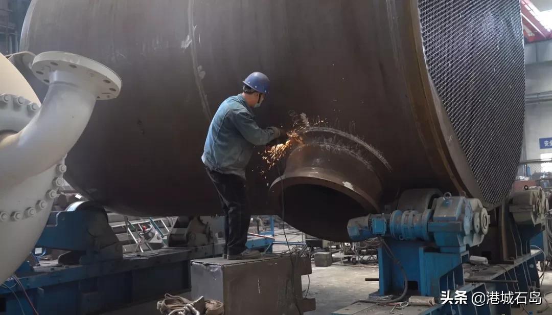 向坚守岗位的一线工人致敬,向坚守在户外的劳动者致敬