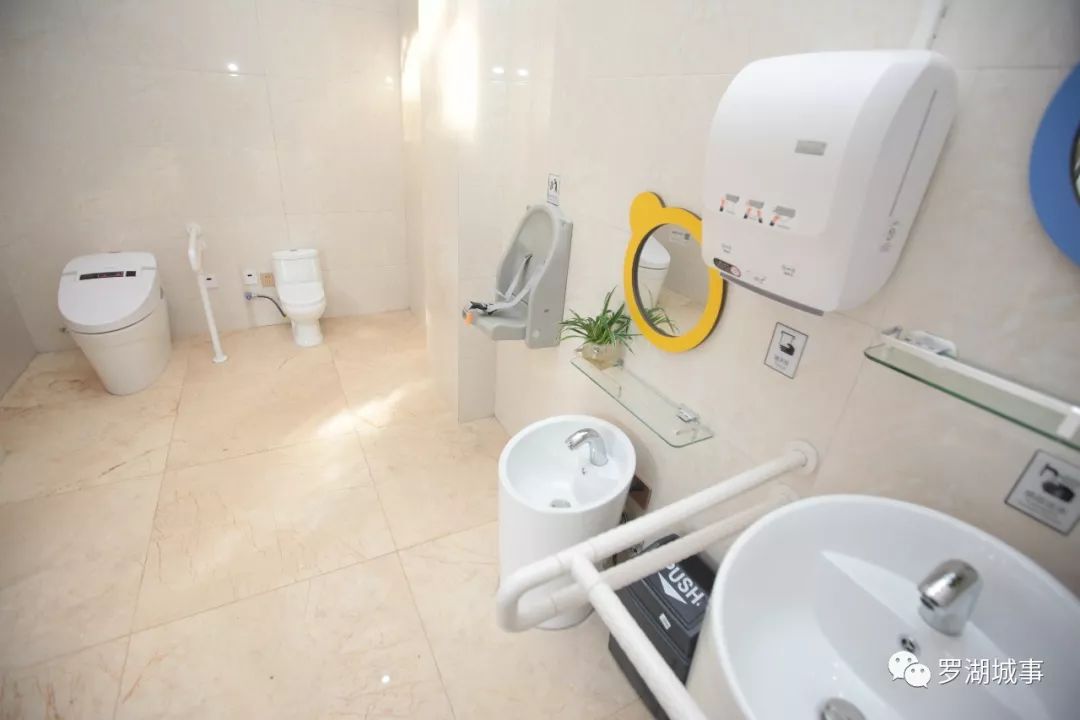 深圳，一个连拉屎都要发朋友圈的城市