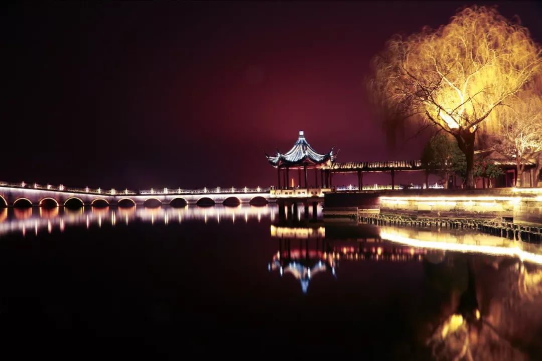 苏州和上海哪个值得去旅游,苏州这座清丽婉约的小城