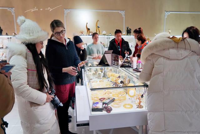 为什么中国旅行团在俄罗斯抢购蜜蜡，但俄罗斯人说“人傻钱多”？