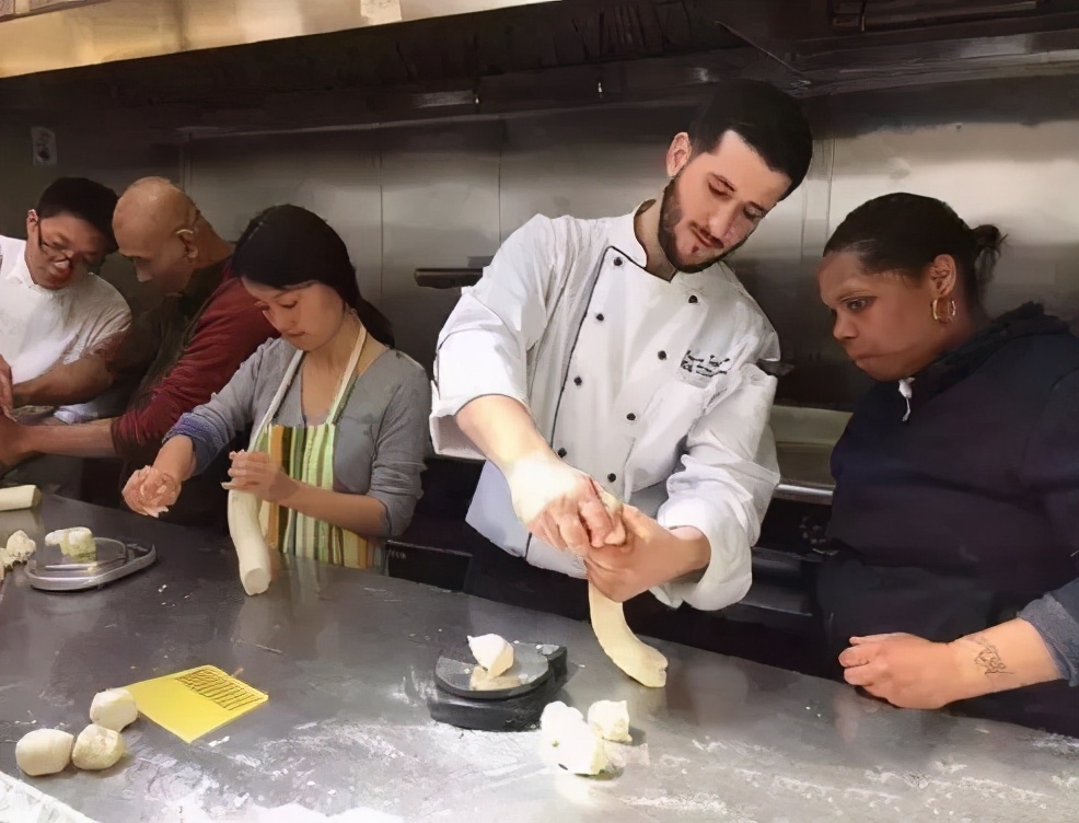 把包子铺开在哈佛门口，几周销售破2亿，这是卖包子不是卖金砖？