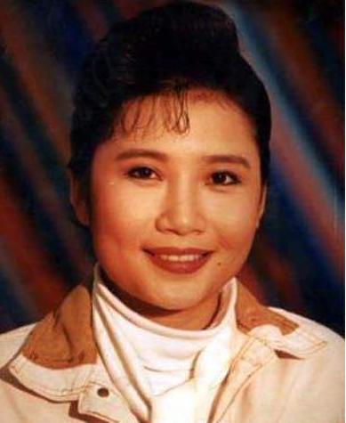 比肩毛阿敏，却因抑郁情伤削发为尼，歌后李娜称这23年每天都充实