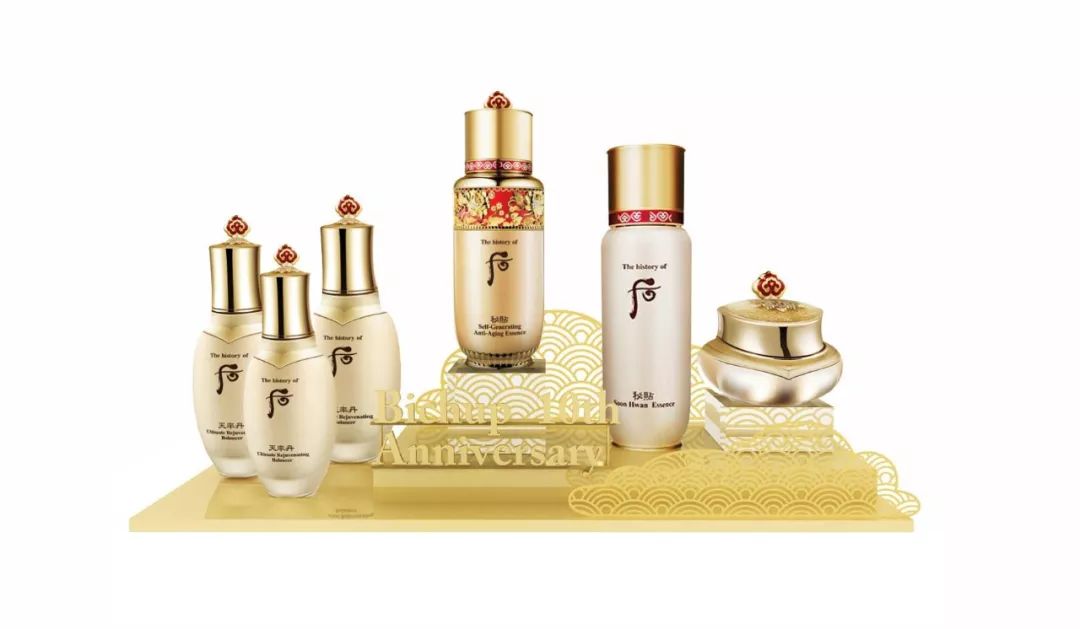 咦？武广惊现韩国宫廷秋日胜景，红枫环绕还有男模驻场