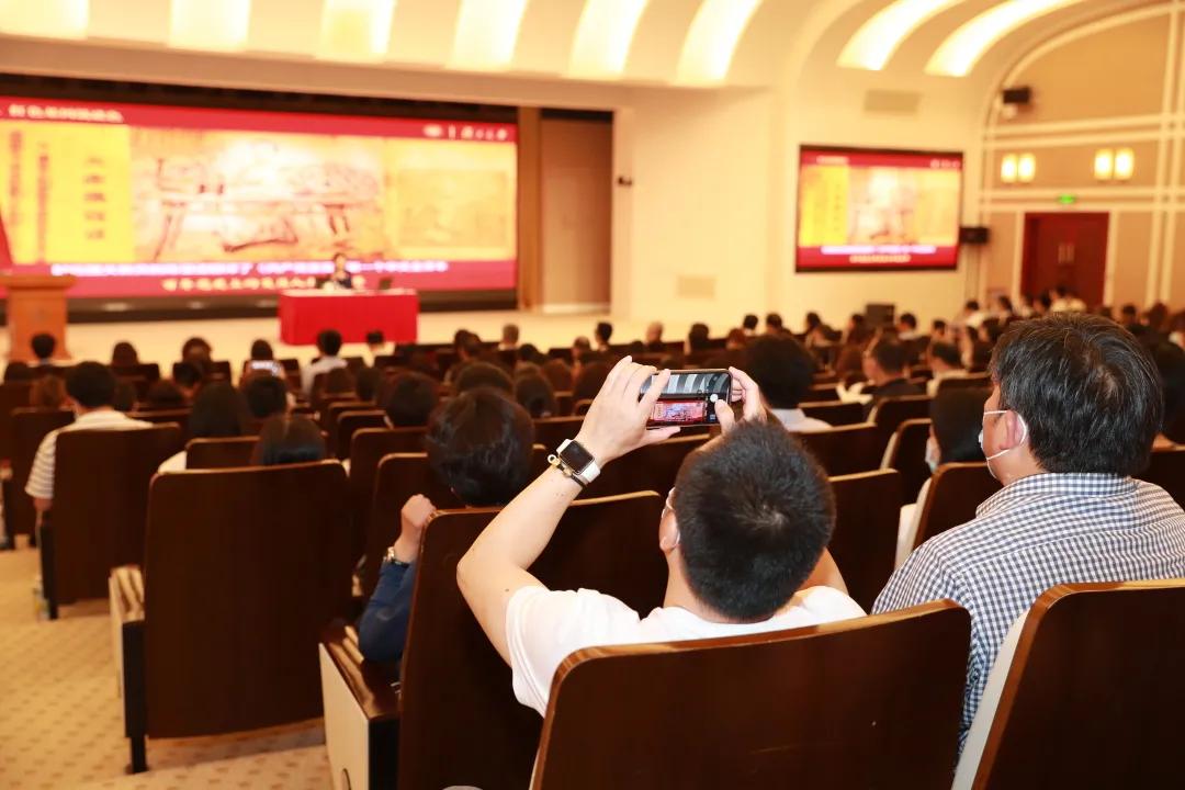 在百年*党**史中读懂复旦！焦扬为复旦大学基础教育集团教师上*党**课