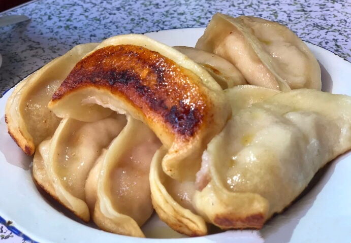 这家深藏杨浦老弄堂的锅贴馆,这家百年老店竟然藏在上海郊区