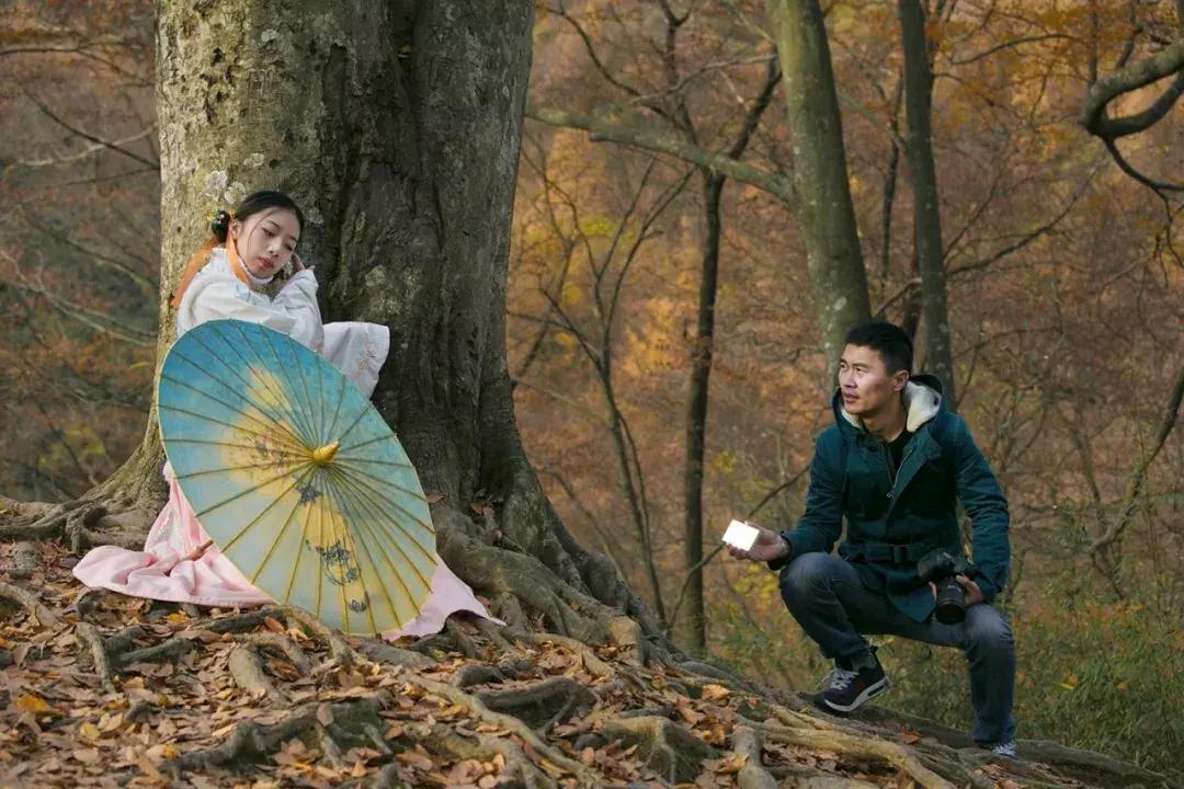 这款小LED灯火了！为何它是摄影师的最爱？