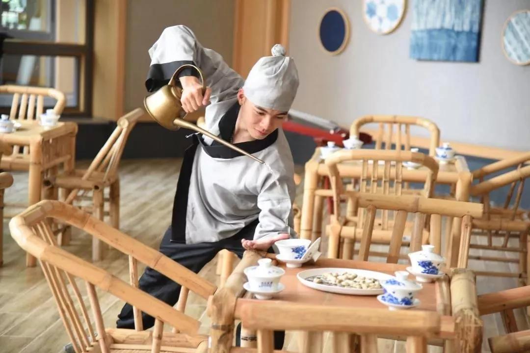 在过节这件事上，他们是最认真的