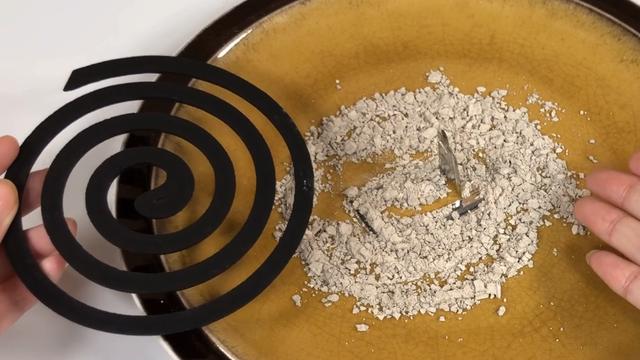 家里用不完的火柴不要丢,夏天家里用完的蚊香灰千万别扔了