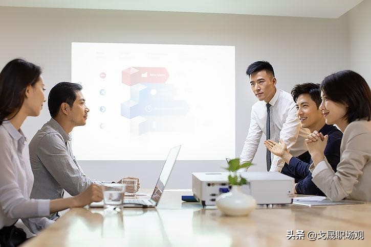 下属怎么对待老领导,老领导变成了自己下属