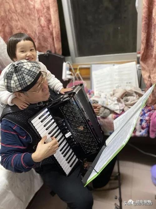 农村小伙的音乐梦,农村少年的歌曲梦