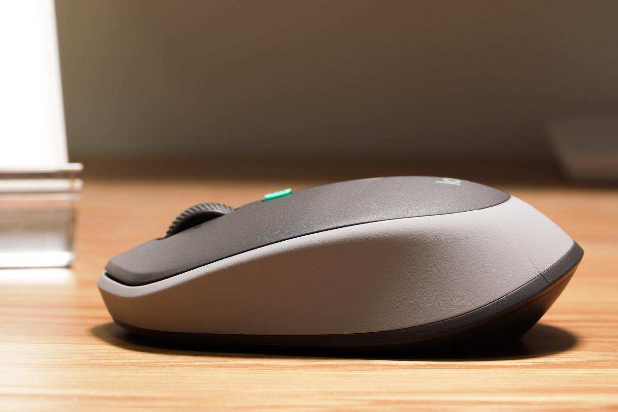 罗技m330无线鼠标怎么样,罗技m380无线鼠标怎么使用