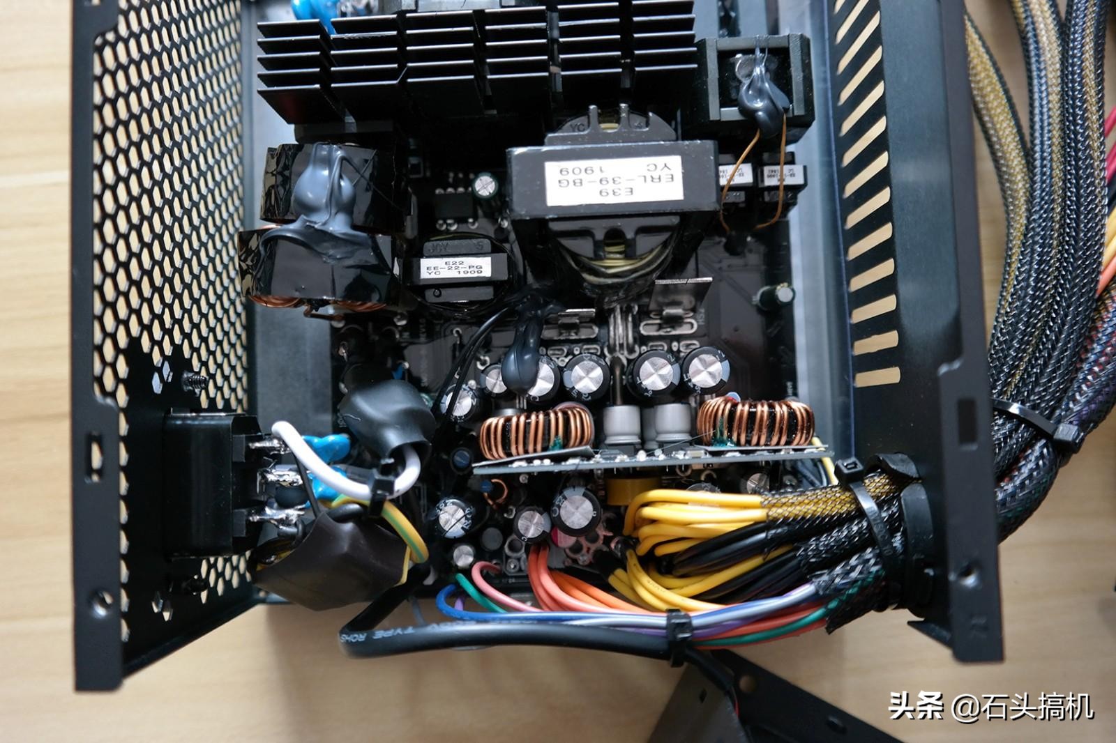 鑫谷gp700g白金版额定600w,鑫谷gp700p黑金