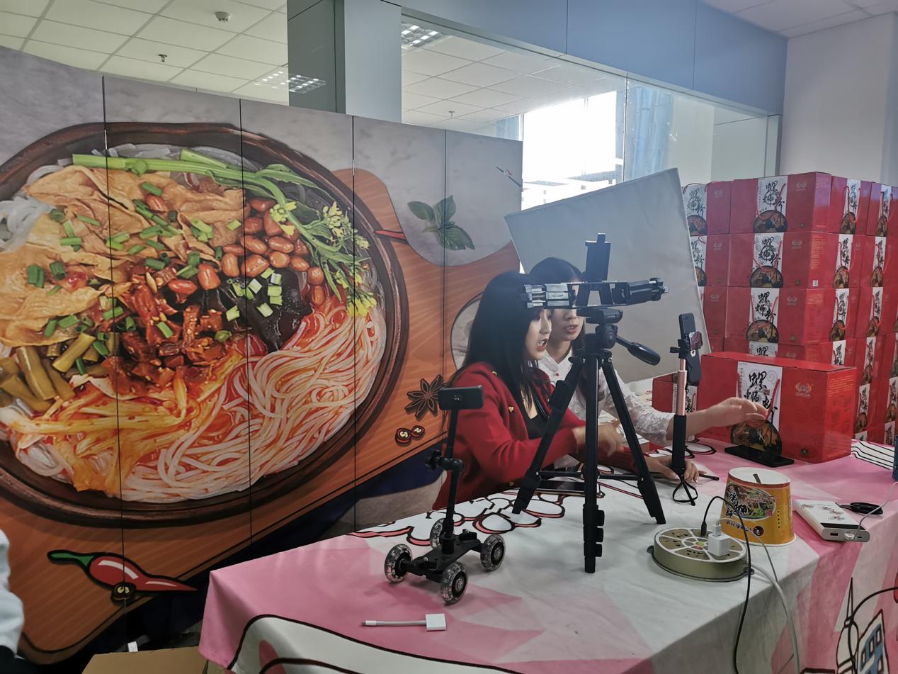 柳州网红抖音螺蛳粉厂家,柳州螺蛳粉工厂抖音直播