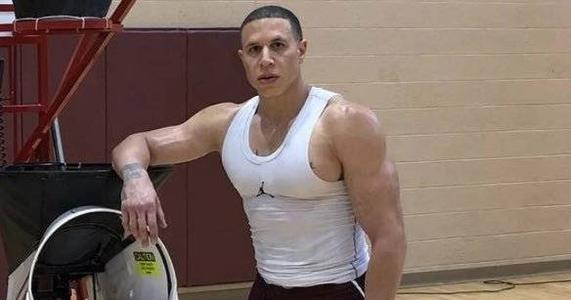 退役就发福？这些自律的NBA球员却越活越帅，邓肯变身型男大叔