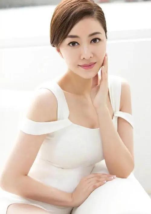 与郭富城分手后的熊黛林活出自我,熊黛林成长视频