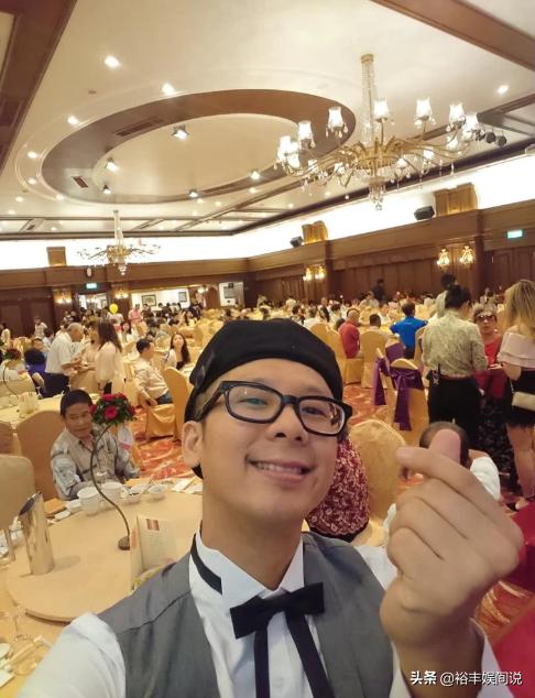 知名配角因照顾母亲失业,为养家兼职做厨师和铁工,不觉得有尊卑