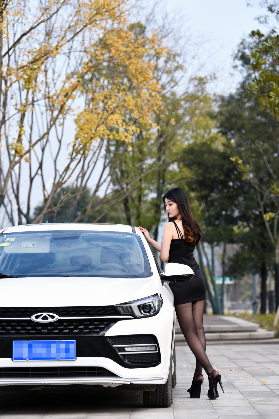 性感女神来袭，看小艾如何低档黑丝长腿的极致诱惑