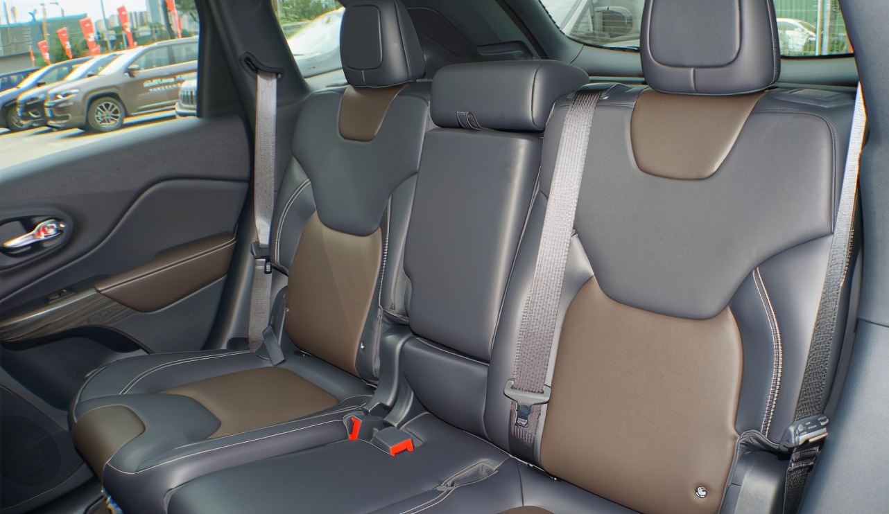 吉普自由光油耗一公里多少钱,17款吉普自由光油耗多少