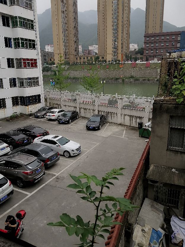 二手房装修地板该不该保留,老房装修后放什么东西