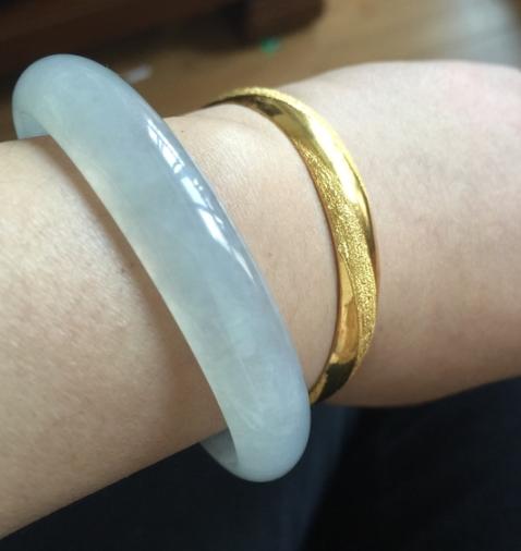 孕妈佩戴珠宝,孕期戴首饰有辐射吗