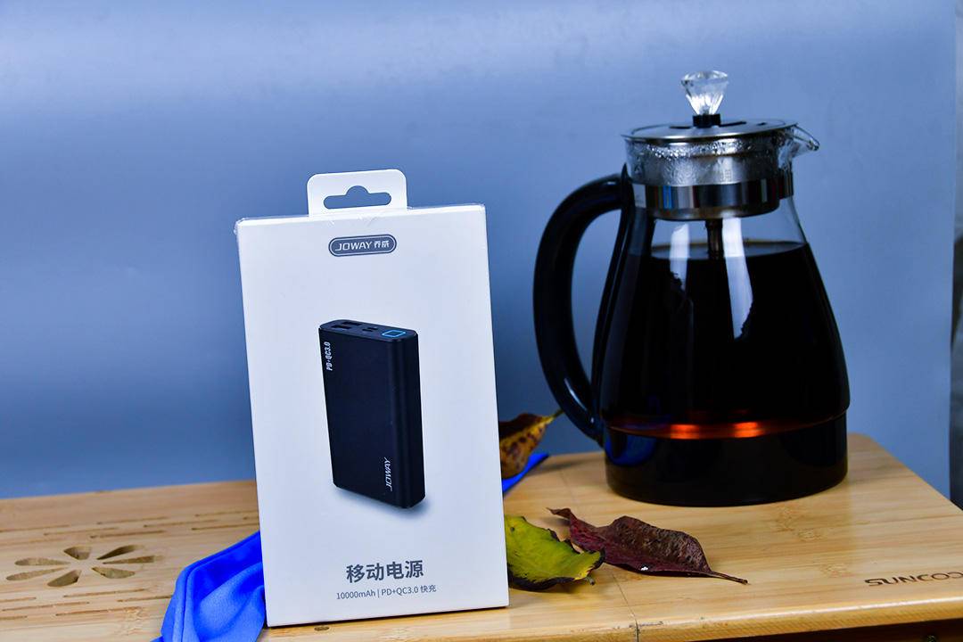 乔威自带双快充移动电源,乔威移动电源充电