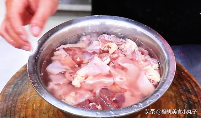 炖鸡时牢记三个调料不要放,炖鸡汤牢记4放5不放